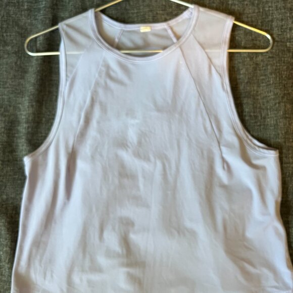 Lulu Lemon Sculpt crop running top - Picture 7 of 8